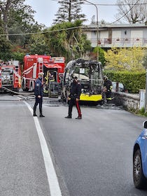 bus-a-fuoco-piano-di-sorrento-2