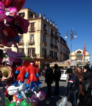 Sant’Antonino con il sole, boom di fedeli in giro per Sorrento