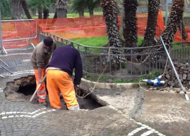 Via Correale, operai a lavoro