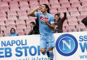 Il Napoli ritrova la vittoria con i gol di Cavani