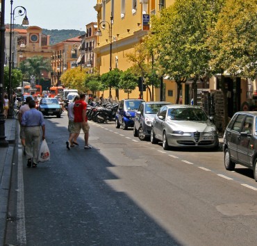 Rifacimento segnaletica, stop a transito e sosta sul corso Italia