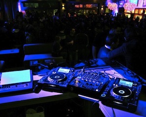 Stop feste nelle discoteche in Campania, gestori all’attacco di De Luca
