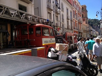 Fuga di gas e principio d’incendio in una abitazione del centro di Sorrento