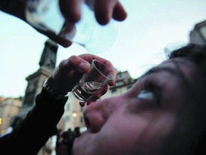 Il nuovo sballo è la vodka negli occhi