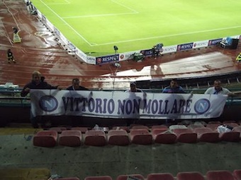 Il “Club Napoli Massa Lubrense” al San Paolo con lo striscione “Vittorio non mollare”