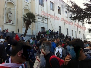 Ingresso alla seconda ora revocato, gli alunni del Nautico manifestano contro la decisione della dirigente scolastica