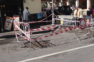 Maltempo, buche e voragini nelle strade di Sorrento