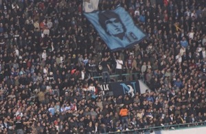 Maradona: “Ho visto le bandiere con il mio volto. Grazie Napoli, sono commosso”