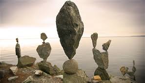 Arriva a Massa Lubrense la “Stone Balancing”, l’arte delle pietre in equilibrio