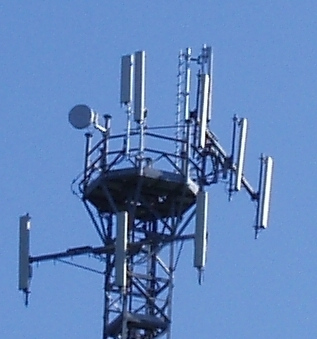 Un ripetitore telefonico alla stazione della Circum, il Comune non rilascia il nulla osta, interviene la Regione