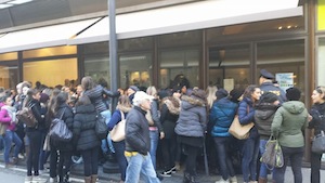 “Black Friday 2013”: vincono gli sconti sulle grandi marche, negozi del centro presi d’assalto