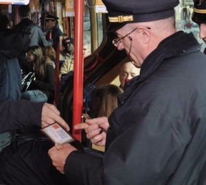 Portoghesi su bus e treni, l’Eav recupera 2,5milioni