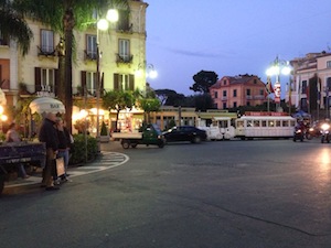 Il sindaco organizza le chiusure dei bar per evitare “la città fantasma”