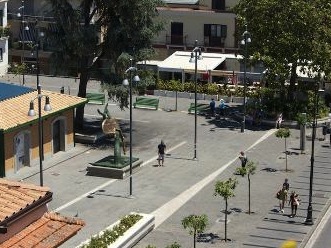 In piazza Veniero stalli per la sosta del personale dell’ospedale di Sorrento