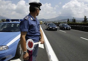 Vende auto sotto sequestro, denunciato dalla Polstrada di Sorrento