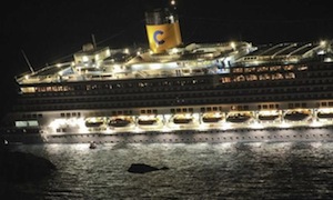 L’Isola del Giglio rende omaggio alla memoria delle 32 vittime del naufragio della Costa Concordia depositando una corona di fiori in mare