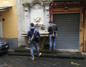 Iniziati stamane i rilievi tecnici per il restauro della fontana dello Schizzariello
