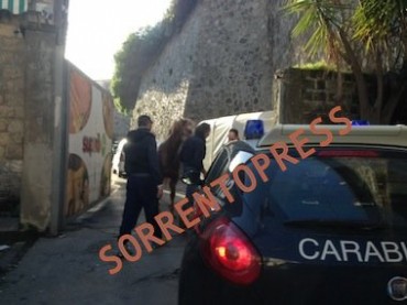 Cavallo libero in strada, panico a Sant’Agnello