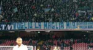 “Voglio la maglia mia!” è lo striscione esposto ieri contro lo Swansea