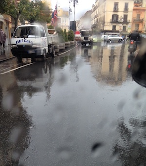 Maltempo nella notte, la protezione civile dirama un all’allerta meteo in penisola sorrentina