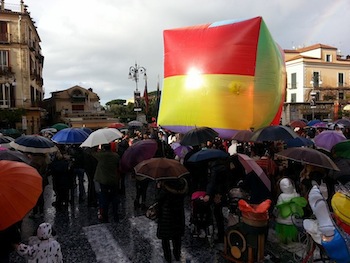 La pioggia non ferma il Carnevale di Sorrento