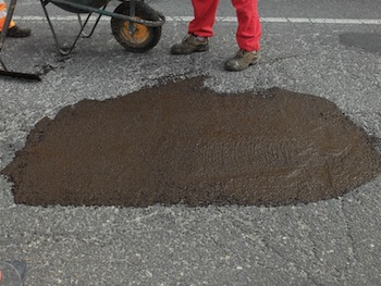 Strade gruviera, da Milano arriva il “cerotto” per l’asfalto