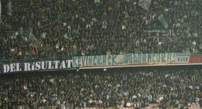 Napoli – Roma, la sfida prosegue a colpi di striscioni