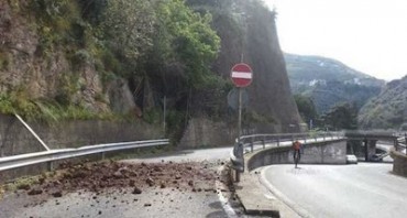 Frana a Seiano, chiusa la strada per il centro di Vico Equense