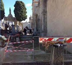 Loculi pericolanti, interdetta parte del cimitero di via San Renato