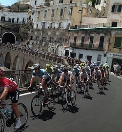 Oggi il Giro d’Italia in penisola sorrentina, tutte le limitazioni al traffico