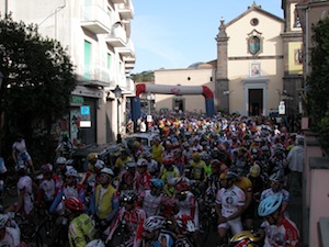 Ciclismo, domenica in programma il “Giro delle due Costiere”