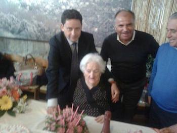 La signora Guerriero compie 100 anni, a festeggiarla anche il sindaco Piergiorgio Sagristani