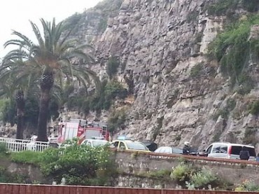 Frana a Punta Scutolo, traffico bloccato