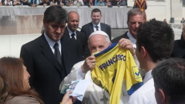 L’Ischia Calcio dona una maglia a Papa Francesco