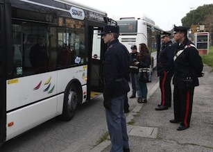 Mancano revisioni ed estintori, multati 30 bus in penisola sorrentina