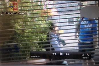 “Pacco” ad una coppia di turisti australiani, guarda il video della truffa