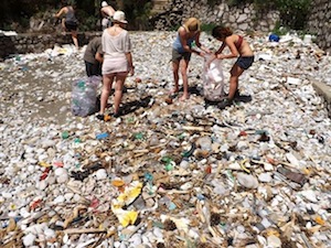 Ripulito il Fiordo di Crapolla dai volontari del progetto “Mare” -Guarda foto-