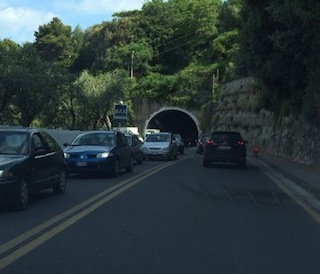 Incidente sul raccordo di Castellammare, feriti e traffico in tilt