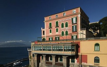 Messa in sicurezza del costone, chiude la strada per il porto