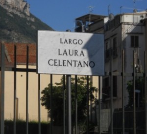 Intitolato alla memoria della prof. Laura Celentano il piazzale accanto al liceo classico