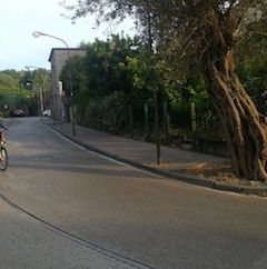 Rubano borsa alla stazione della Circum di Sorrento e fuggono