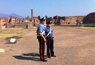 Pompei, turista francese arrestato perché sorpreso a rubare reperti dagli scavi