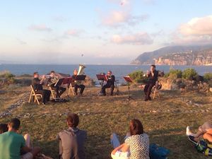 Sorrento incantata: che spettacolo la musica al tramonto alla Regina Giovanna