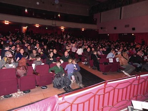 Si avverte odore di gas, evacuato il Teatro delle Rose pieno di bambini