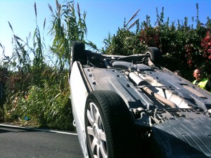 Auto precipita in un dirupo ai Colli di San Pietro