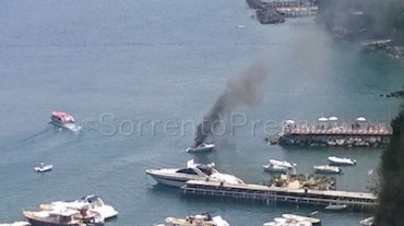 Motoscafo in fiamme -aggiornamento-