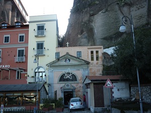 Completato il restauro della cappella di Marina Piccola