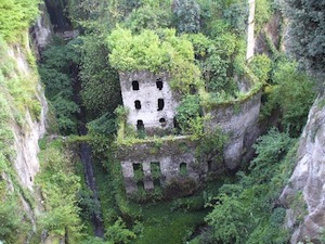 Acqua bianca nel Vallone dei Mulini di Sorrento, esposto Wwf – video –