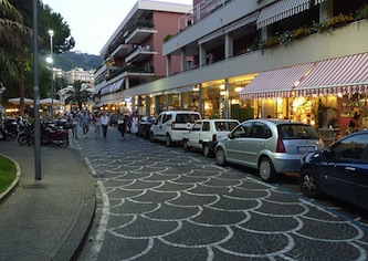 Nuova chiusura di piazza Lauro, commercianti sul piede di guerra