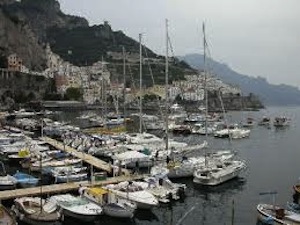 Sparatoria al porto di Amalfi